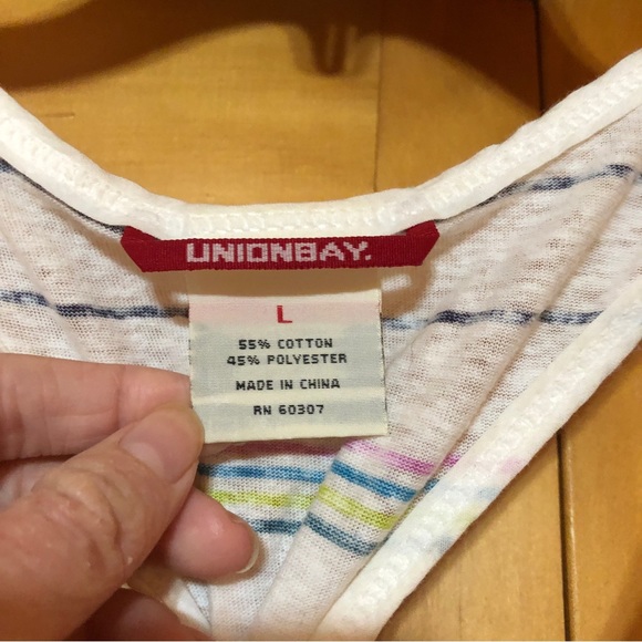 White striped tank top with buttons - Picture 4 of 7